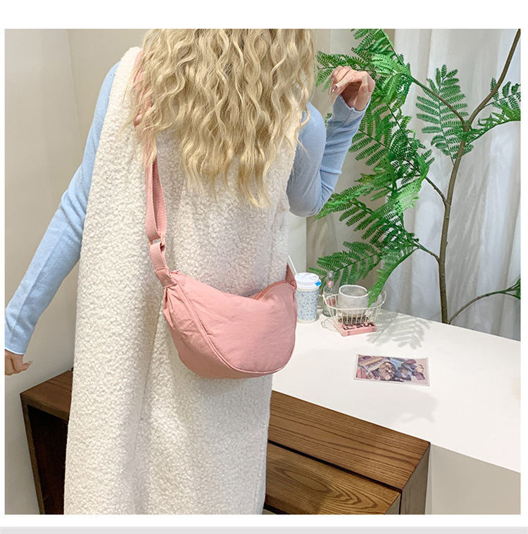 Women's Small Nylon Solid Color Streetwear Sewing Thread Dumpling Shape Zipper Underarm bag 23L display picture 6