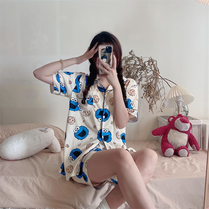 Venta al por mayor transfronteriza del sudeste asiático nuevos pijamas de estilo caliente para mujer pantalones cortos de manga corta de verano rebeca coreana solapa de dibujos animados servicio a domicilio