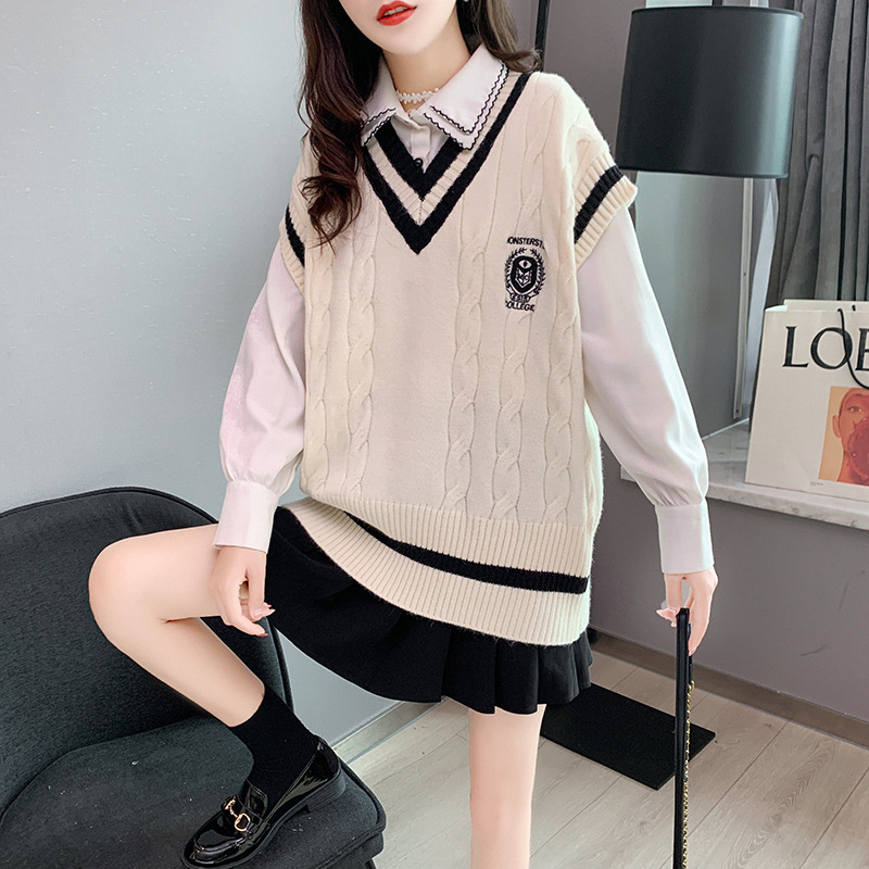 College wind Knit vest vest Easy Korean Edition Autumn and winter Western style Sleeveless waistcoat sweater Vest