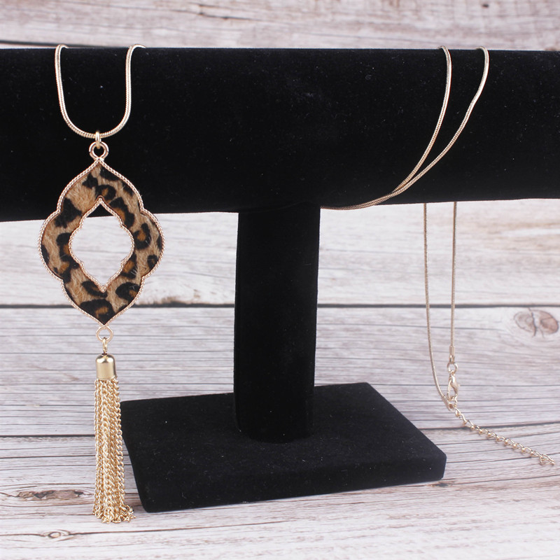 Collana con nappa e stampa leopardata in crine di cavallo a forma di quadrifoglio, in pelle, lunga catena a serpente, per donna_voghion.com