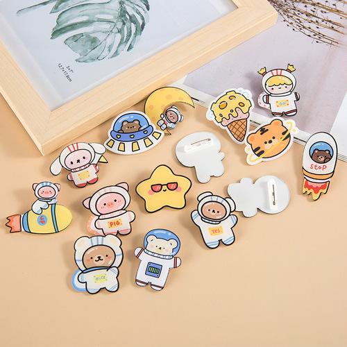 New Japanese and Korean cute cartoon pins acrylic brooch wholesale astronaut astronaut badge pendant trinkets