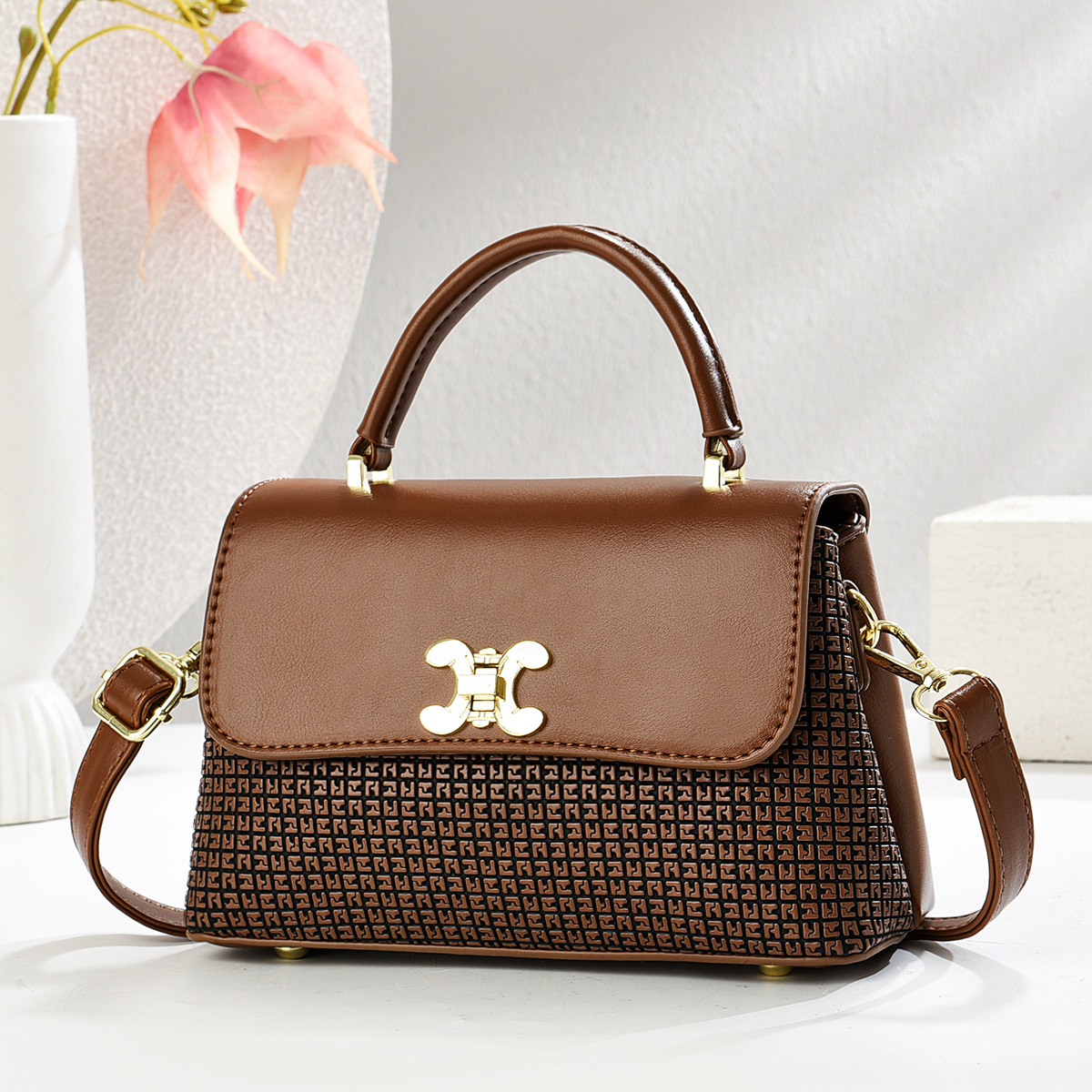 2025 nuevo bolso de mensajero de gran capacidad de estilo perezoso de moda simple y versátil, hombro ligero de moda image 9