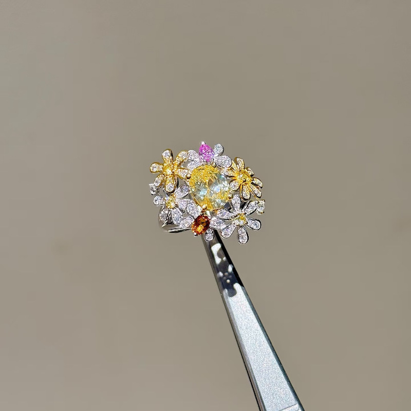 Secret Garden Autumn Yellow Diamond Small Flower Ring, Light Luxury High-End Style, Wealthy and Elegant Index Finger Ring, Fresh and Simple Ring