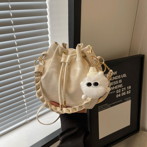 Light and Fresh, Trendy Korean Style Drawstring Single Shoulder Bag for Women, Spring and Summer Versatile Insta Crossbody Bag, Water Bucket Bag