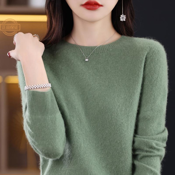 Woolen base body-friendly sweater with a round collar