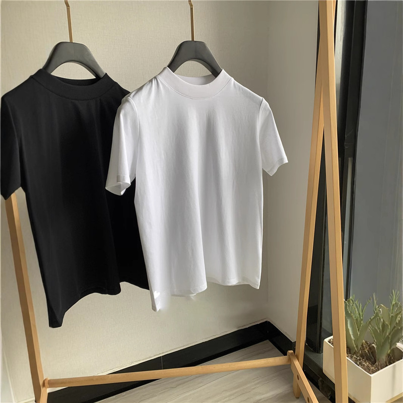 Simple Ceiling! the Basic Model Is Worn with a Sense of Elegant! Black and White Threaded Collar Short-Sleeved T-Shirt for Women