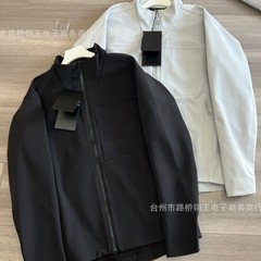 小さい太陽の石の家のm 8の柔らかい殻の突撃服の防風のジャケットの屋外の男女の春と秋の防水の通気性のスタンドカラーのコート