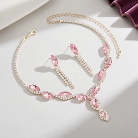 项链;耳坠;胸饰