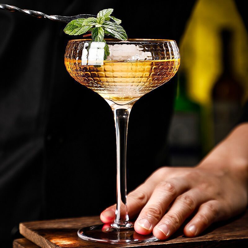 Copa de vidrio a rayas de estilo europeo taza de cóctel de noche helado postre Copa acampanada Martini Net copa de vino tinto