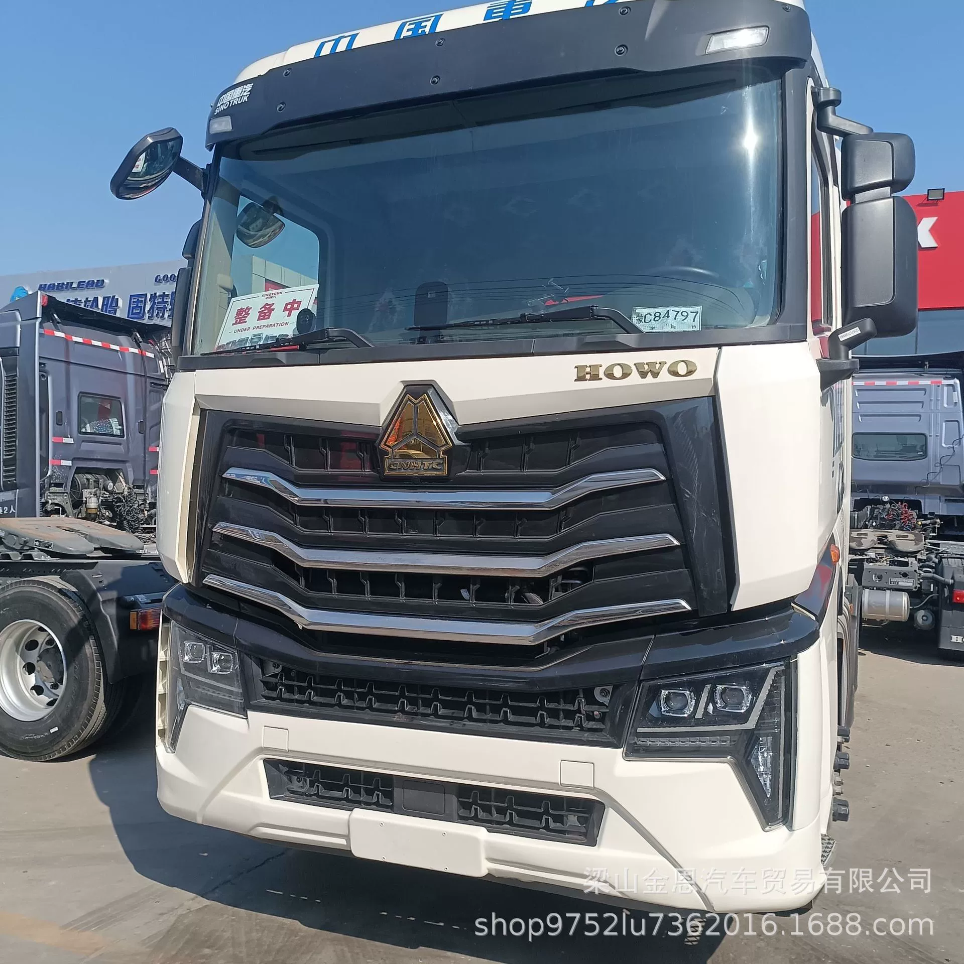 Экспорт подержанных грузовиков Howo с высокой кабиной, двойным приводом, двигателем 440 л.с., соответствующим стандарту выбросов Евро-5, и комфортабельной кабиной.