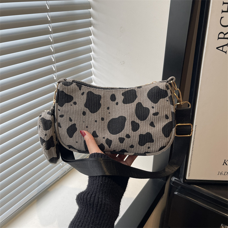 Bolsa transversal japonesa com estampa de vaca para mulher_voghion.com