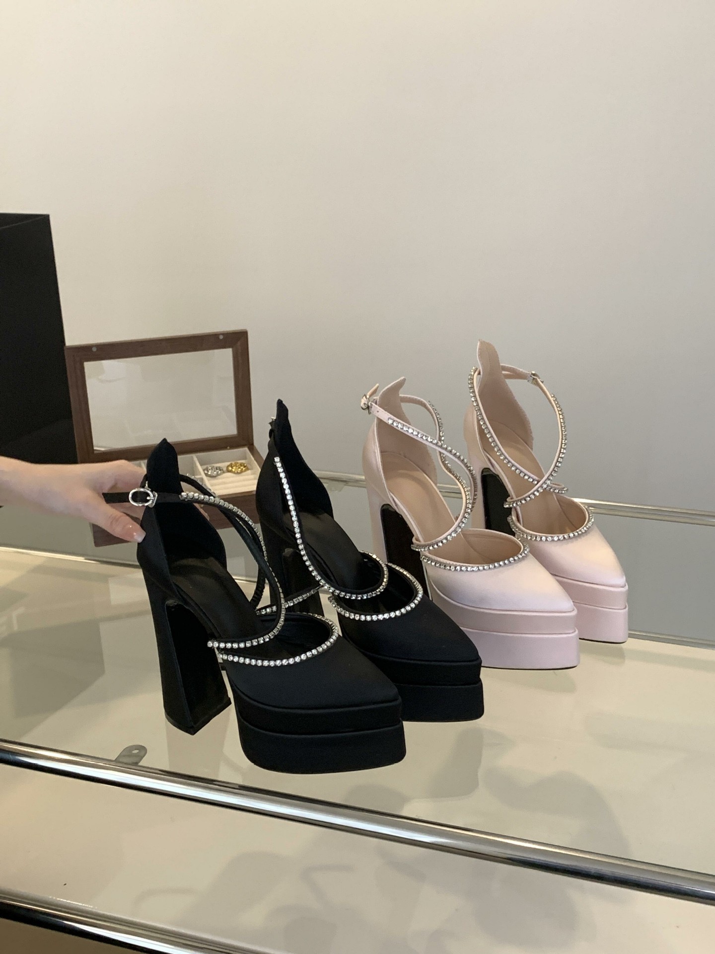 Giày cao gót nữ mũi nhọn satin gót dày thời trang xuân hè — Màu đen chi tiết 7
