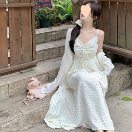 波点吊带裙内搭连衣裙女2026夏季新款收腰显瘦绑带抽褶印花长裙子
