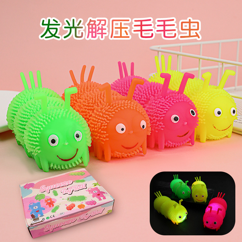 Venta caliente Caterpillar bola elástica luminosa Bola de ventilación de flash Luminoso puesto de juguete suministro de plaza de mercado nocturno