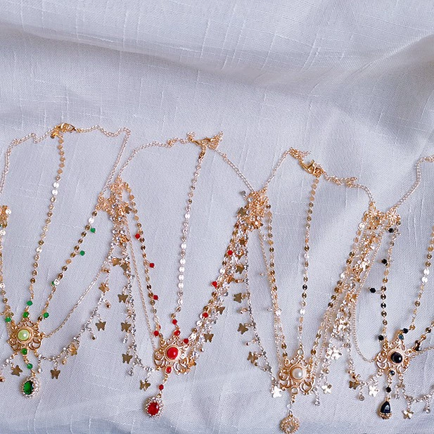 Принцесса Жасмин нахмурилась в экзотических ветрах Эльф Лоб Цепная цепь Западного региона