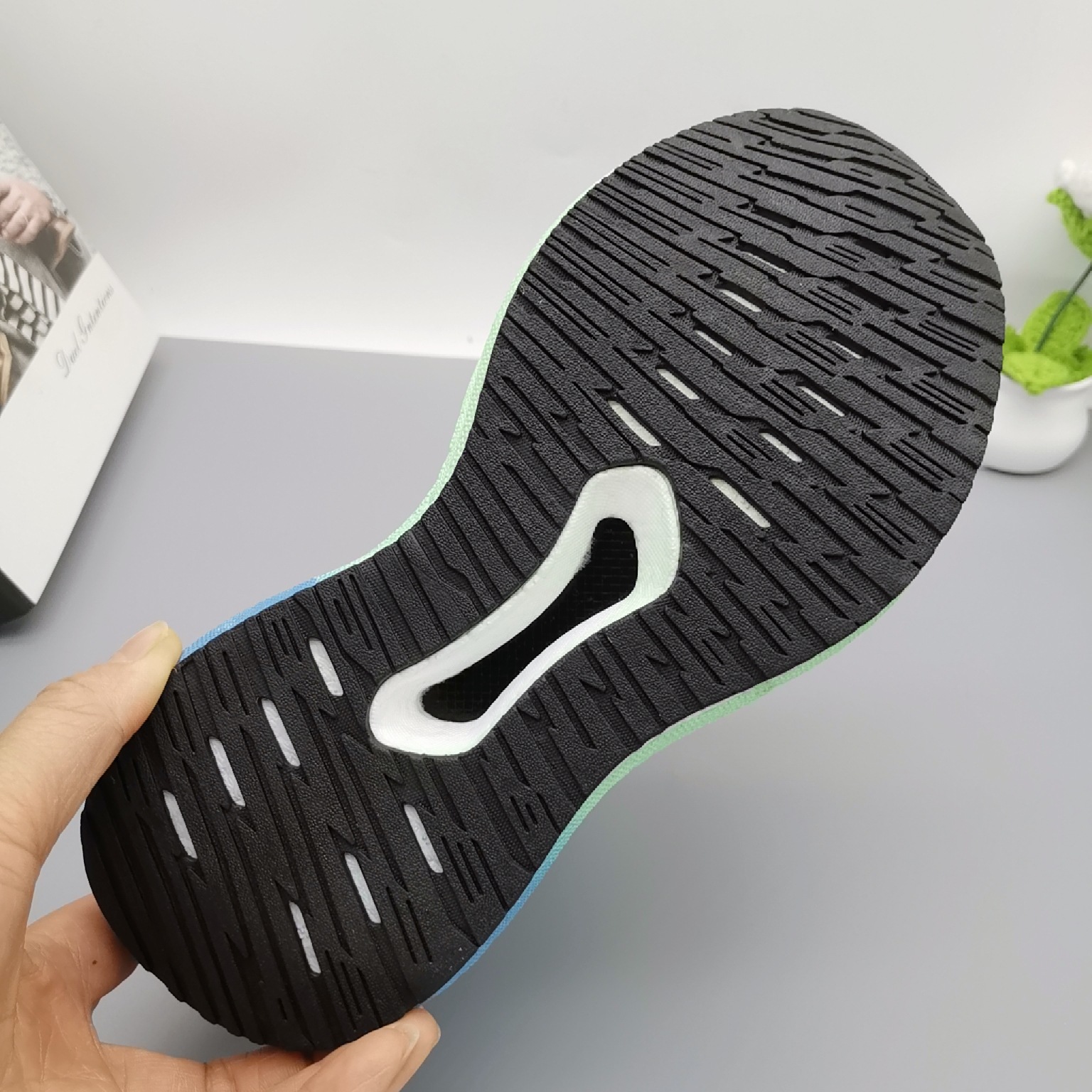 Calzado para correr ligero a través de la red para niños Calzado deportivo con suela de carbón para niños Calzado infantil de gran tamaño Calzado transpirable Calzado deportivo con botones