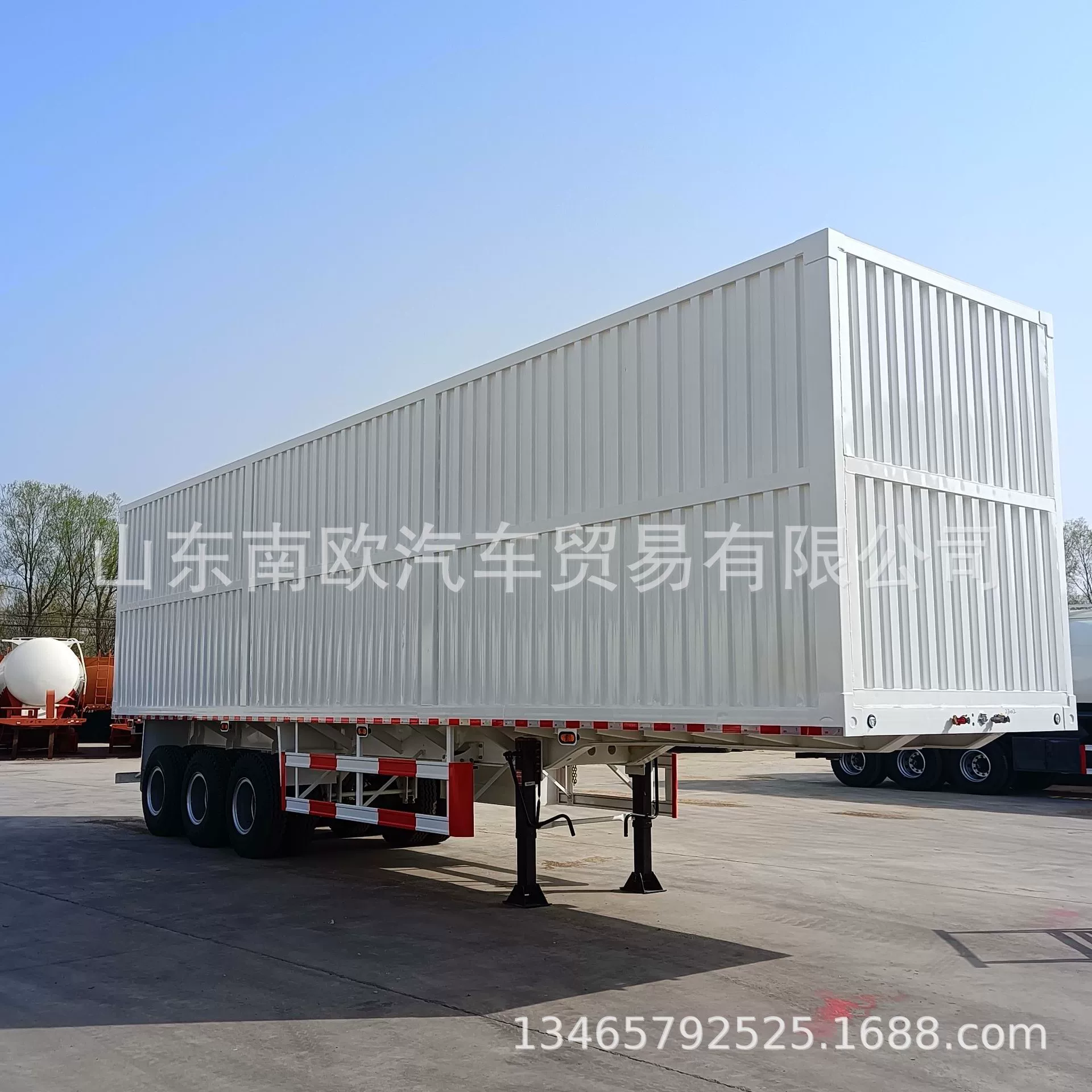 Экспорт плоского контейнерного полуприцепа с высоким кузовом