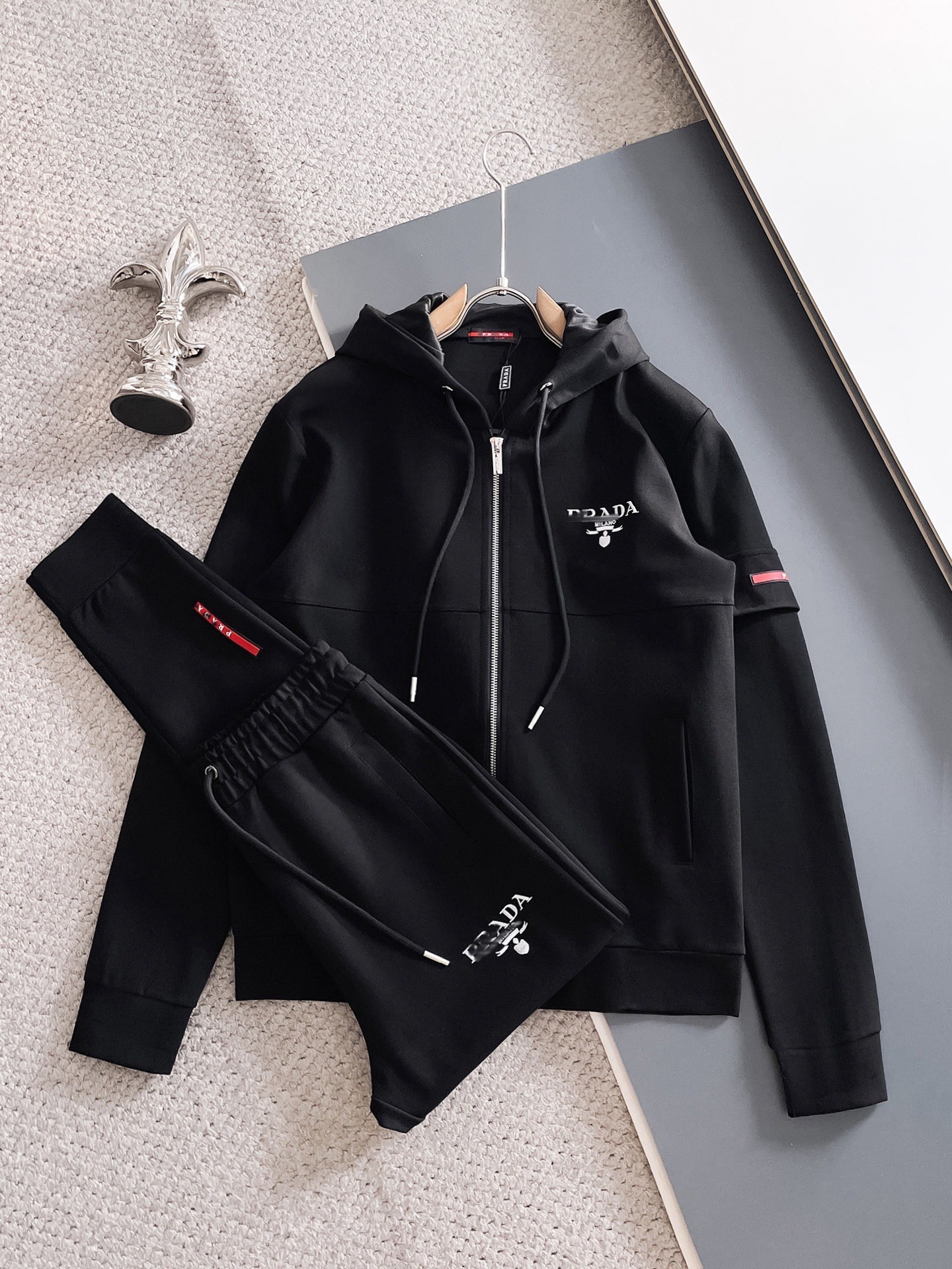 Black p / M
