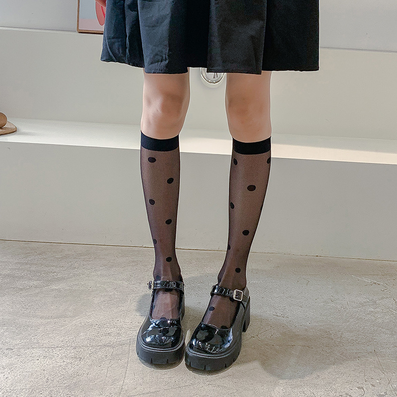 Calcetines delgados de la pantorrilla del verano de las mujeres punto redondo grande respirable mediados de la pantorrilla estilo universitario sexy calcetines de color sólido blanco y negro al por mayor