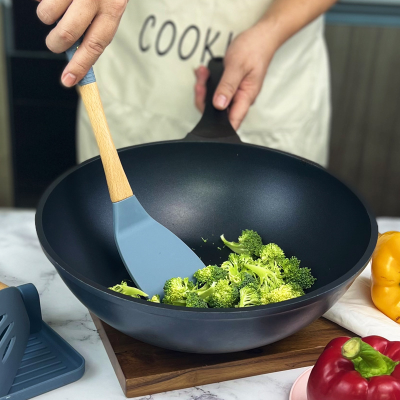 Inventario de estilo europeo y americano de silicona cocina conjunto de mango de madera de estante de almacenamiento de silicona 15 piezas de fábrica directa