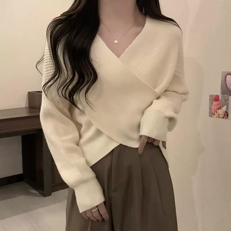 Knitted fitted base body-friendly sweater, plus size, V-neckline