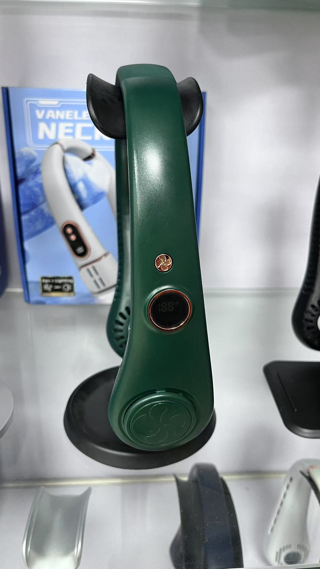 Nuevo ventilador de cuello colgante sin hojas transfronterizo usb para exteriores portátil de cinco velocidades pantalla digital estudiante mini ventilador de cuello colgante pequeño