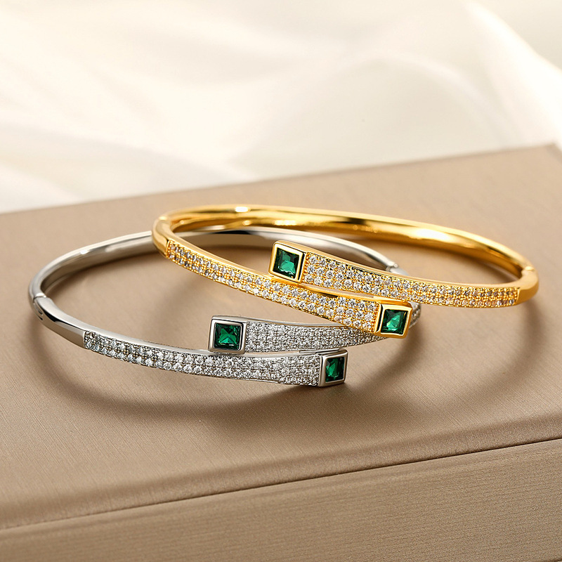 Cross-border new style square-shaped bracelet with synthetic green zircon stones, fashionable and suitable for everyday wear, with a gold-plated clasp, wholesale Cross-border new style square-shaped bracelet with synthetic green zircon stones, fashionable and suitable for everyday wear, with a gold-plated clasp, wholesale