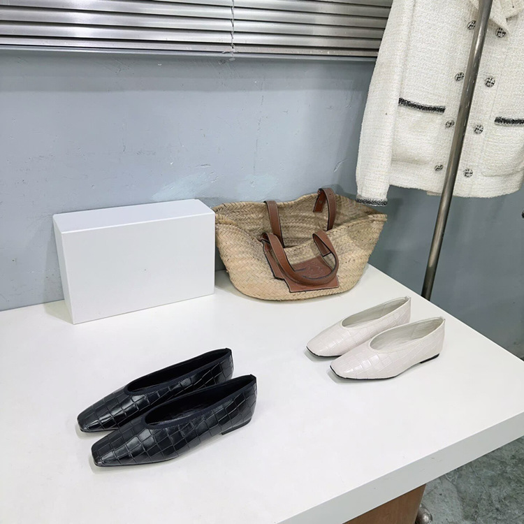 High-End Quality 2025 Summer Square-Toe Retro Crocodile Pattern Genuine Leather Flats Shoes, Elegant and Comfortable Witch Grandma Shoes