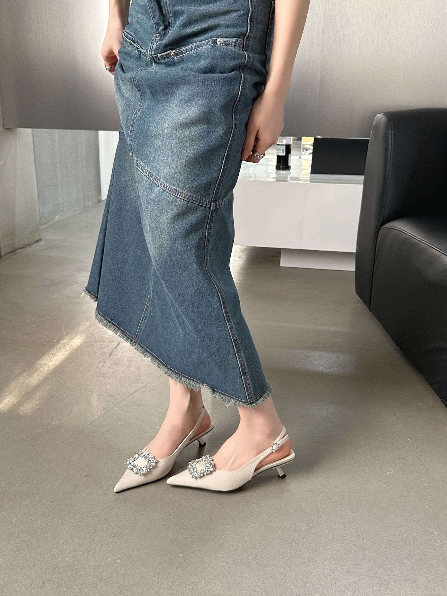 Pomladna in jesenska sezona 2024 Novi tanki sandali z visokimi petami, elegantni slavni sandali Baotou, vilinski Sh, koničasti enojni_voghion.com