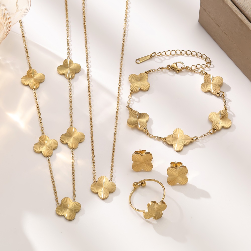 European and American Fashion Versatile Light Luxury High-End 18K Gold Clover Bracelet Necklace Earring Ring Set for Women