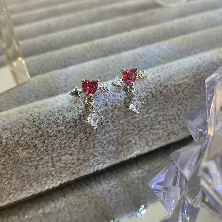 R159#闪亮蝴蝶耳扣