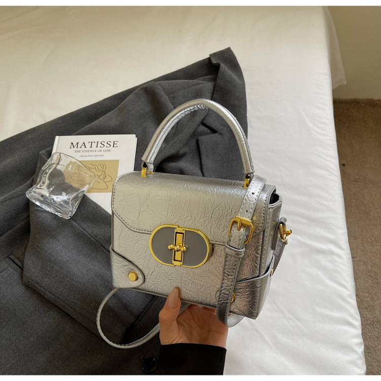 This year, the trendy square box bag for women in 2025 is a new, fashionable, versatile and high-quality single-shoulder crossbody bag undefined