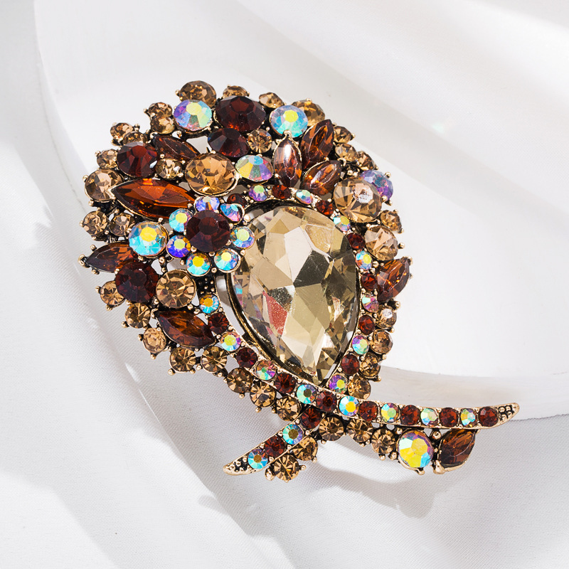 Fashion Creative Unique Crystal Glass Flower Corsage Female Alloy Brooch display picture 2