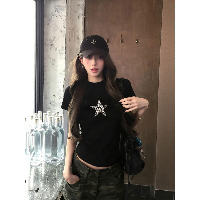 Black Slim-Fit Short-Sleeve T-Shirt for Women, This Year's Trendy Hot Item, Super Stylish Summer Top That Won'T Be the Same as Others Black Slim-Fit Short-Sleeve T-Shirt for Women, This Year's Trendy Hot Item, Super Stylish Summer Top That Won'T Be the Same as Others