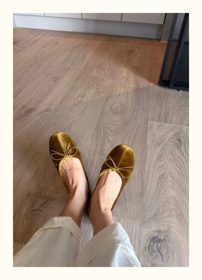 Giày búp bê Mary Jane đế bệt mũi tròn thắt nơ, chất liệu nhung, gót thấp dưới 3 cm — Màu sô-cô-la, Vàng cổ điển chi tiết 4