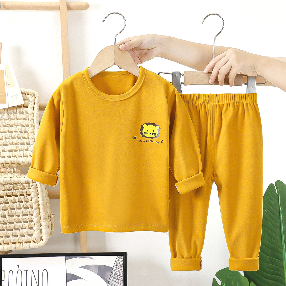 De velvet children's underwear set boys and girls autumn clothes autumn pants solid color baby pajamas spring and autumn clothes a generation of hair