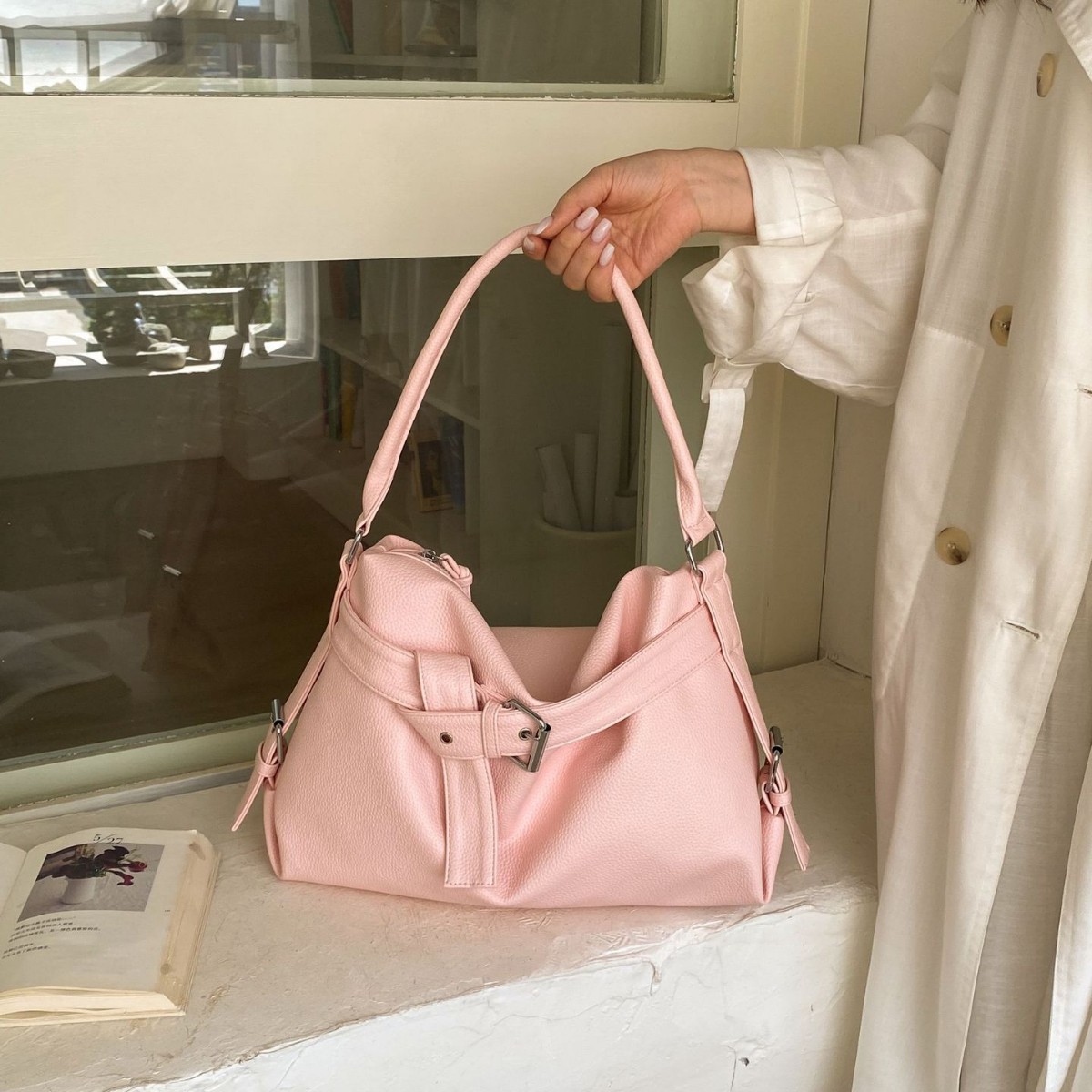 Bolsa de cubo de gran capacidad de sensación cotidiana texturas retrógradas mochila de hombro de viaje de moda bolsa de mano casual image 5