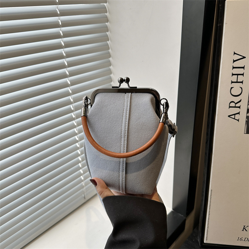 2025 여름 크로스 바디 백 예술적 통근 휴대 전화 여성의 새로운 핸드백 솔리드 컬러 하이 컬러 코인 지갑 캐주얼 가방