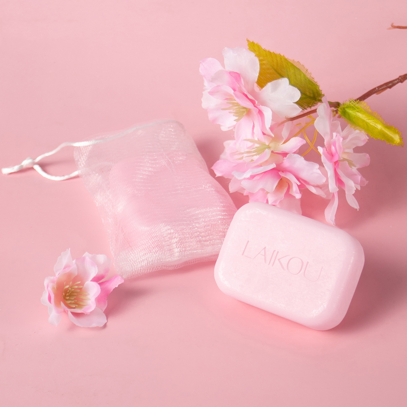 Cross-border Laicome Cherry Blossom Soap 90g for facial cleansing, body cleansing, care, hydrating, moisturizing and nourishing, one-stop delivery undefined
