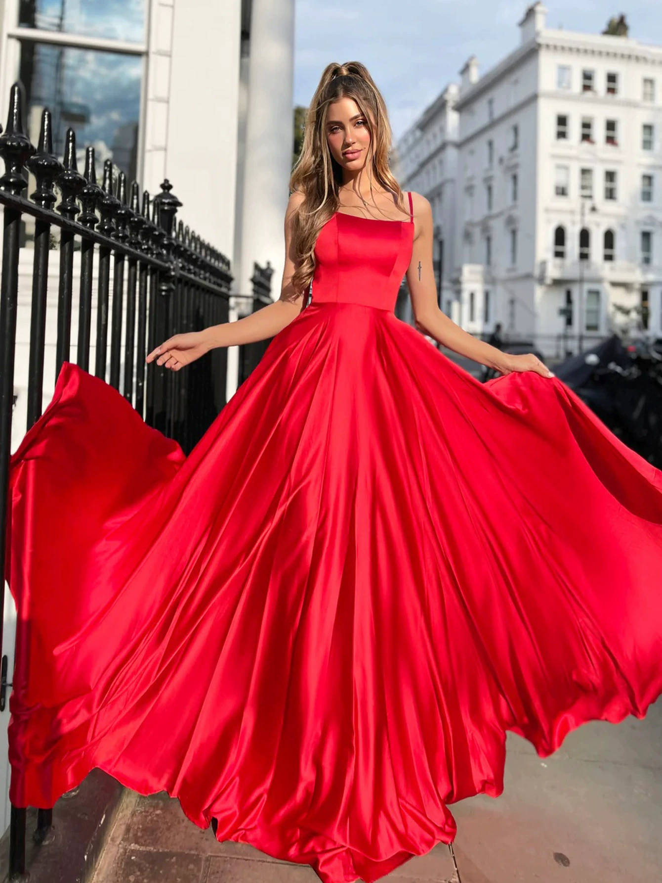 Long sexy red evening dress, European style, city style, Amazon, strap bra, for bridesmaid