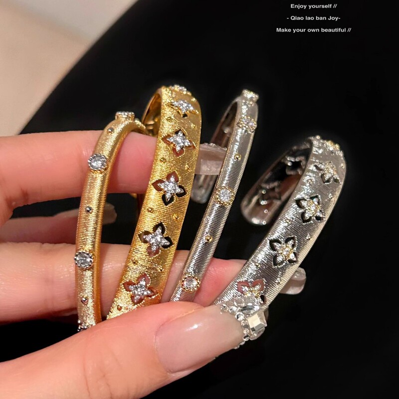 Exquisite Hollow Zircon Bracelet Women's Autumn and Winter High-end Sense Bracelet Niche Design Heavy Industry Elegant Bracelet