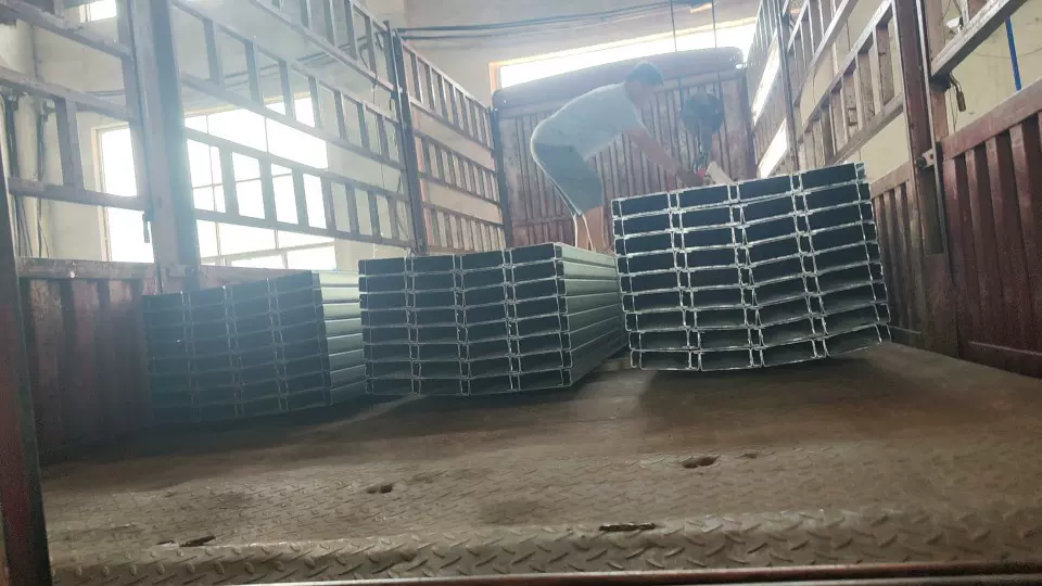 批发佛山厂家现货镀锌檩条光伏支架型材钢结构Q235B热镀锌c型钢