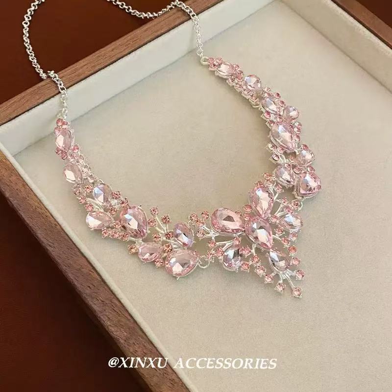 Industria pesada temperamento destellante diamante gota de agua collar de borla temperamento vestido de noche con moda exquisito collar de moda de lujo ligero mujeres