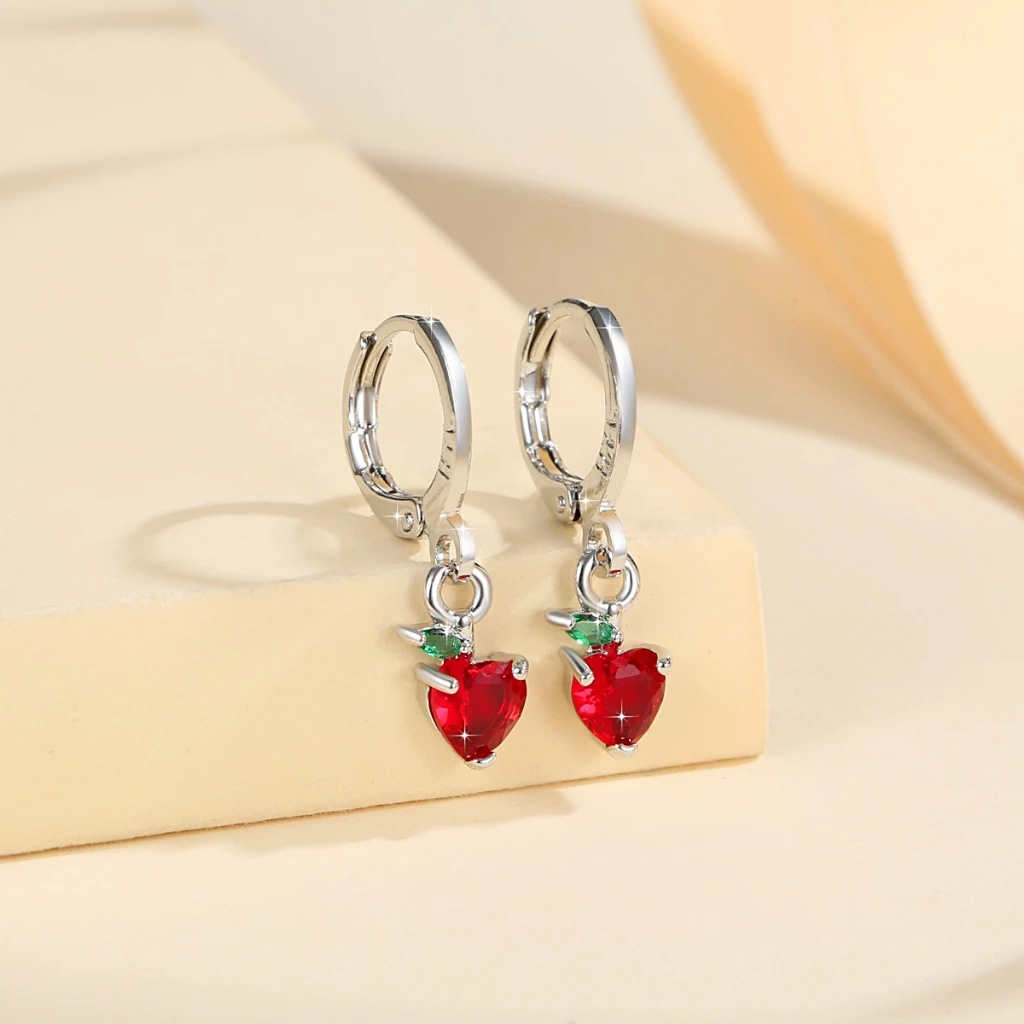 Artículo anteriorModa transfronteriza en forma de corazón pequeño aretes de fruta fresca nicho de diseño de colgante amoroso conjunto de joyas
