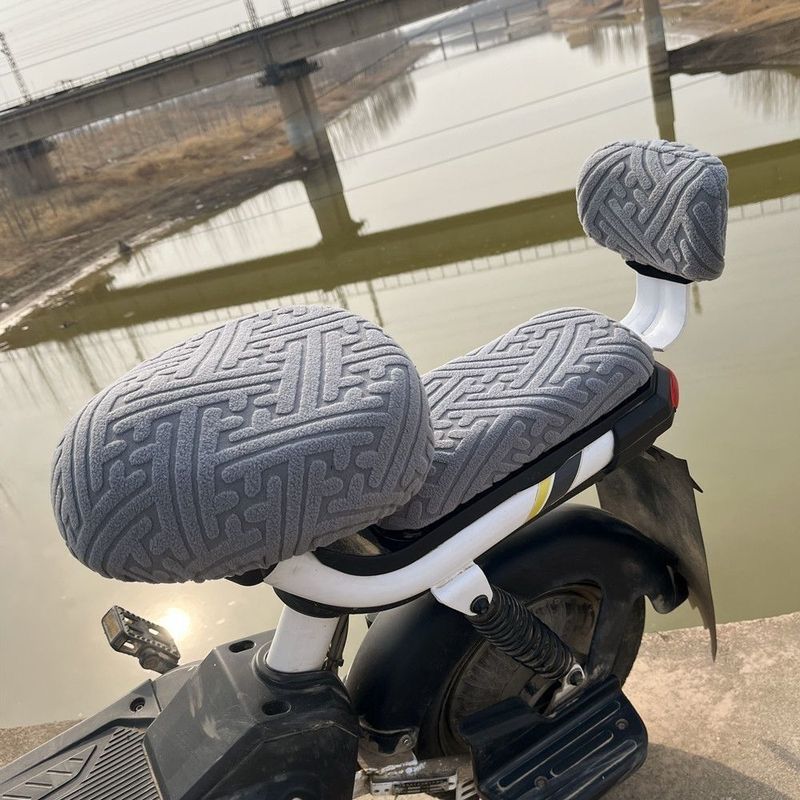 電気自動車の新しいシートクッションジャカード日焼け止めと断熱電気自動車シートカバーバッテリー車四季滑り止めユニバーサルシートクッション Yadi|undefined