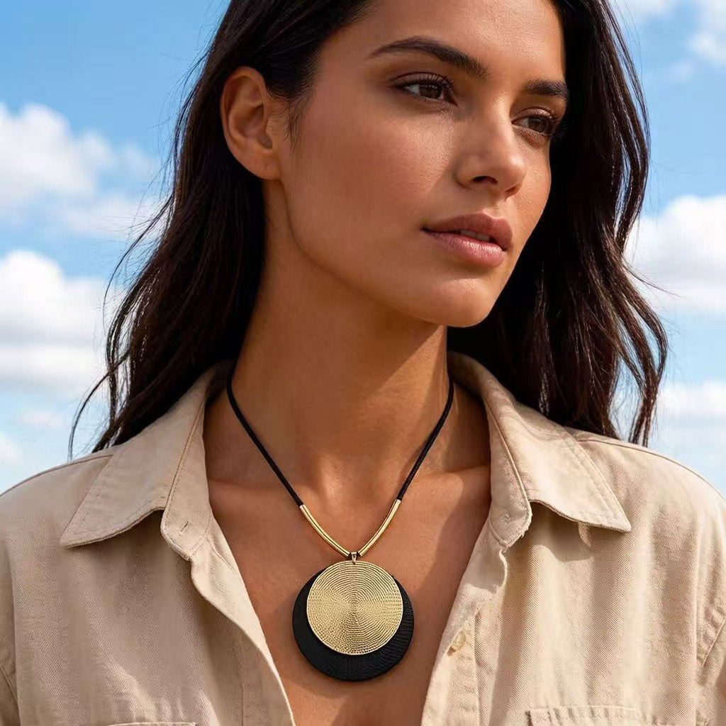 Cross-border New Exaggerated Pattern Double Round Pendant Necklace Women's Metallic Geometric Round Brand Rope Chain Necklace