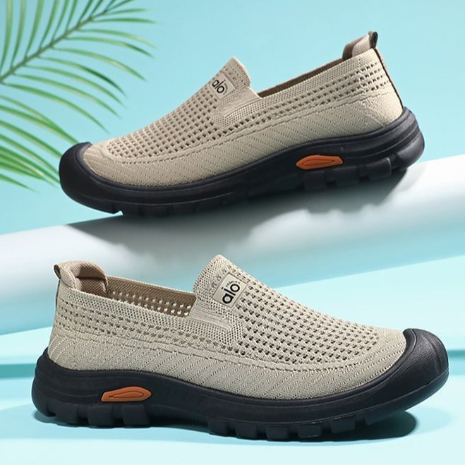 Nuevos zapatos transpirables de verano de malla de un pie de zapatos deportivos de mediana edad con suela suave cómodos zapatos casuales ligeros al por mayor