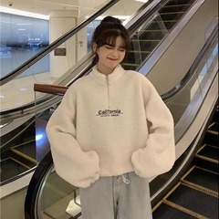 甘いクールな風の子羊の毛の絨毛の衛衣の女性の2024の新型の韓国版のゆったりしている長いタイプの帽子のオーバーの厚いタイプの秋冬の金