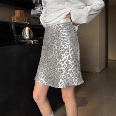 豹纹半身裙女装2025新款秋银色好看短裙miu系包臀显瘦裙子