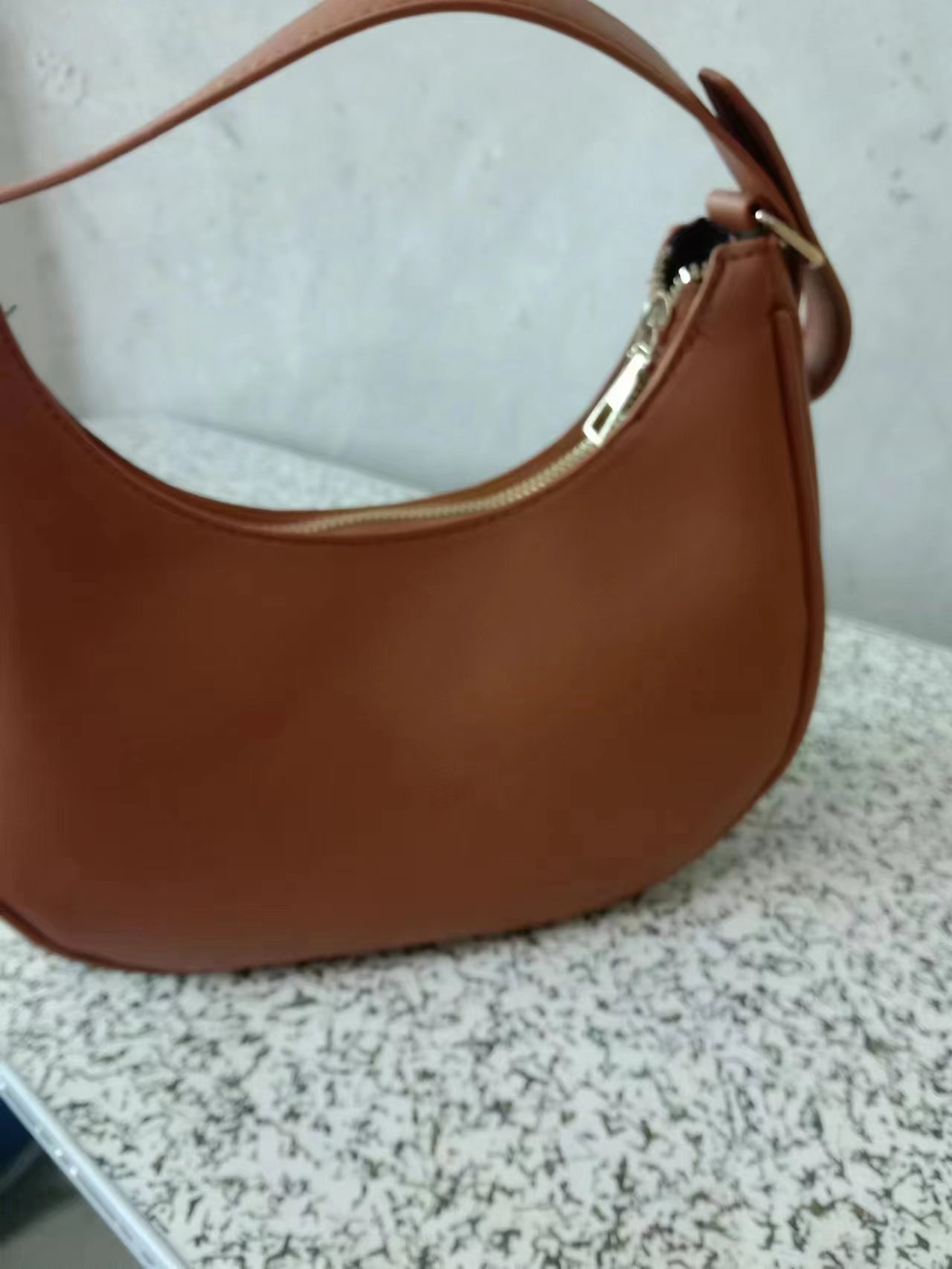 Bolsas transfronterizas de primavera y verano simple bolsa de axilas hombro nicho bolsa de baguette bolsa de mensajero femenino 2023 nueva bolsa de media luna